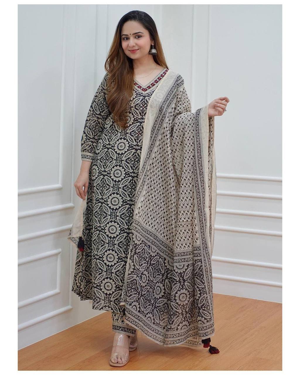 Beautiful Black Color Designer kurta Set for casual function Buy Now - Joshindia