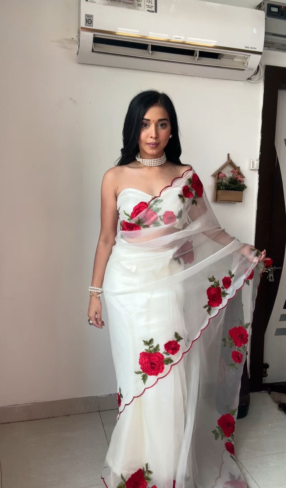 Buy White Sarees Online at Best Prices In India - Joshindia