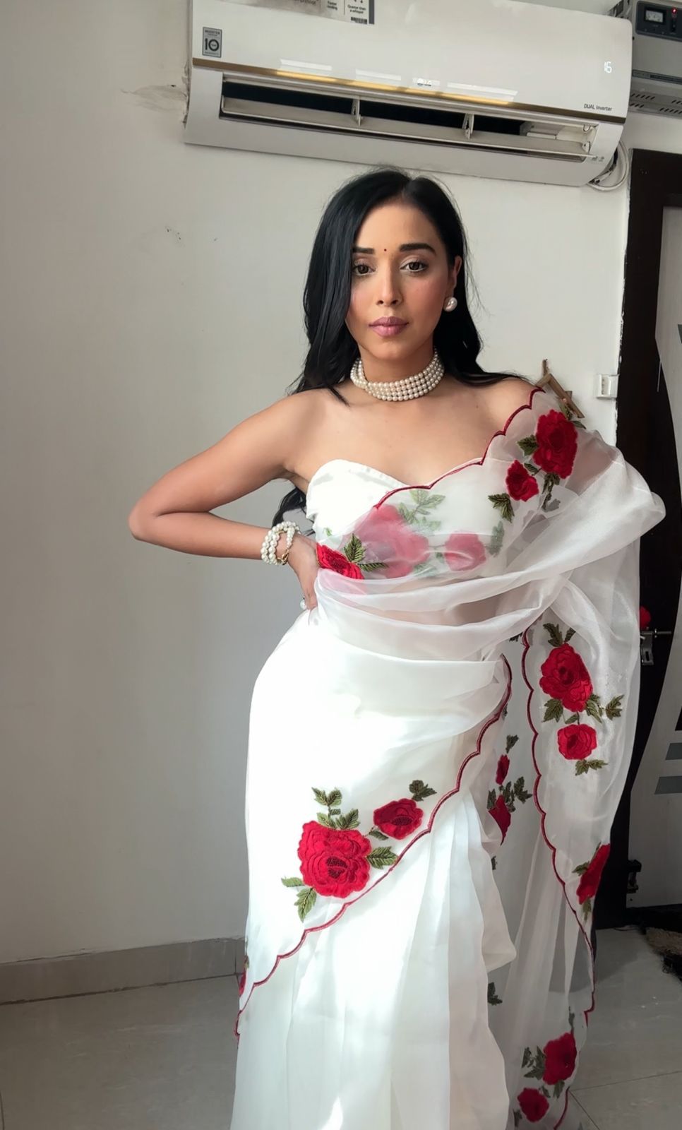 Buy White Sarees Online at Best Prices In India - Joshindia