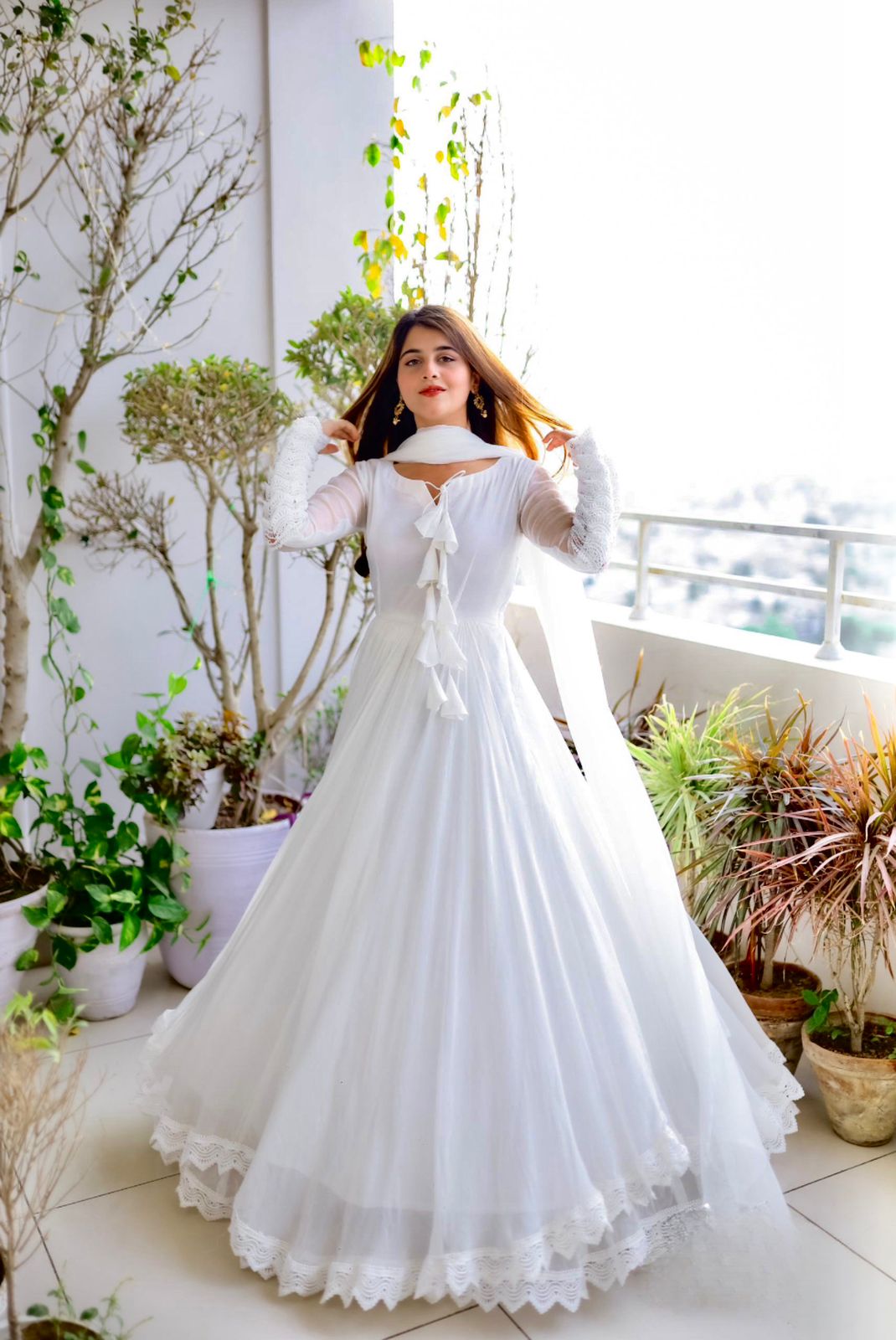 Buy White Womens Gowns Online at Best Prices In India - Joshindia
