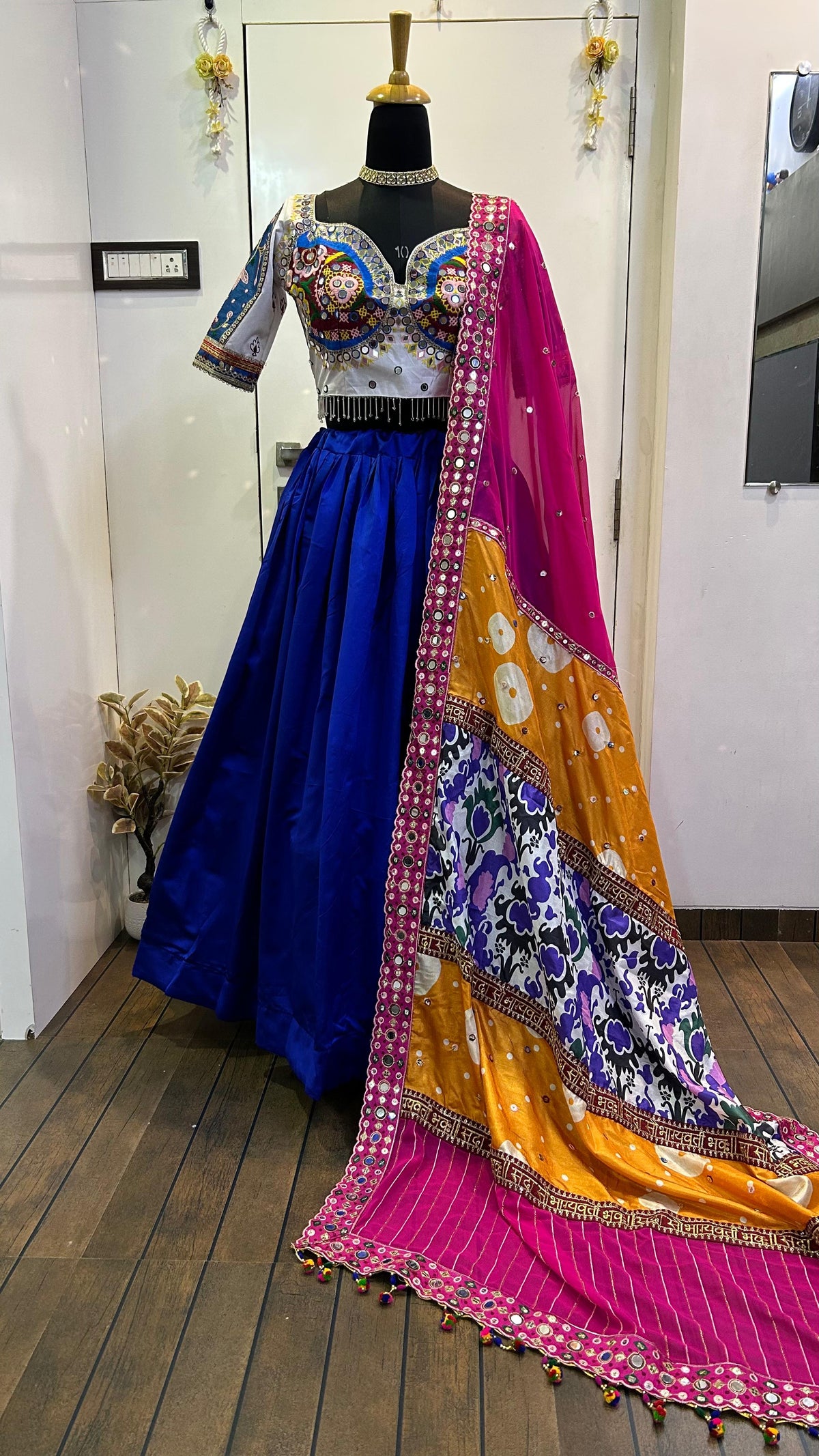 Buy Traditional Navratri Chaniya Choli Latest 2023 Designs - Joshindia