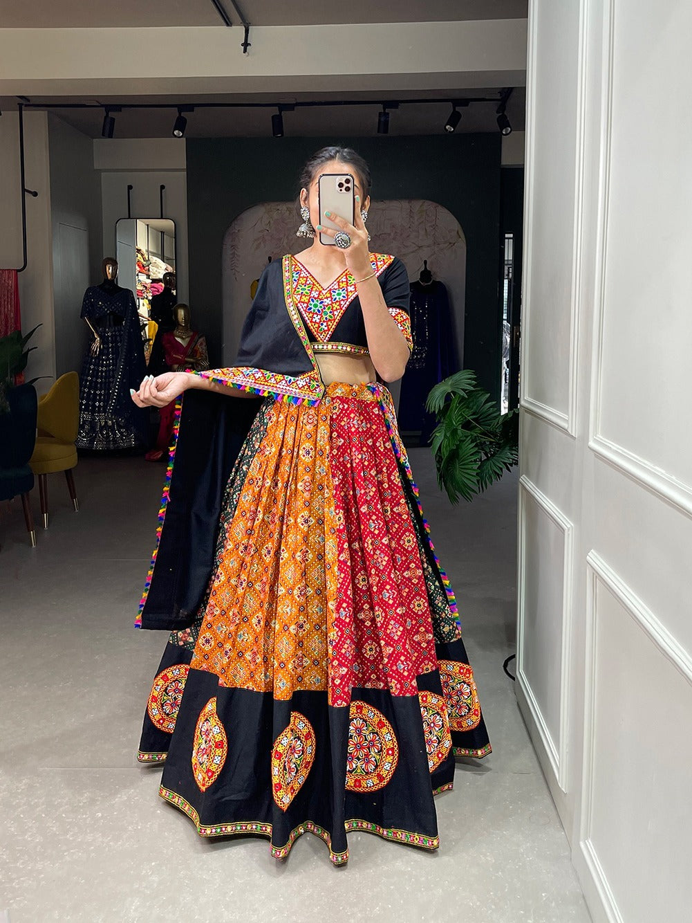 Buy Latest Collection of Designer Lehenga Cholis Online - Joshindia