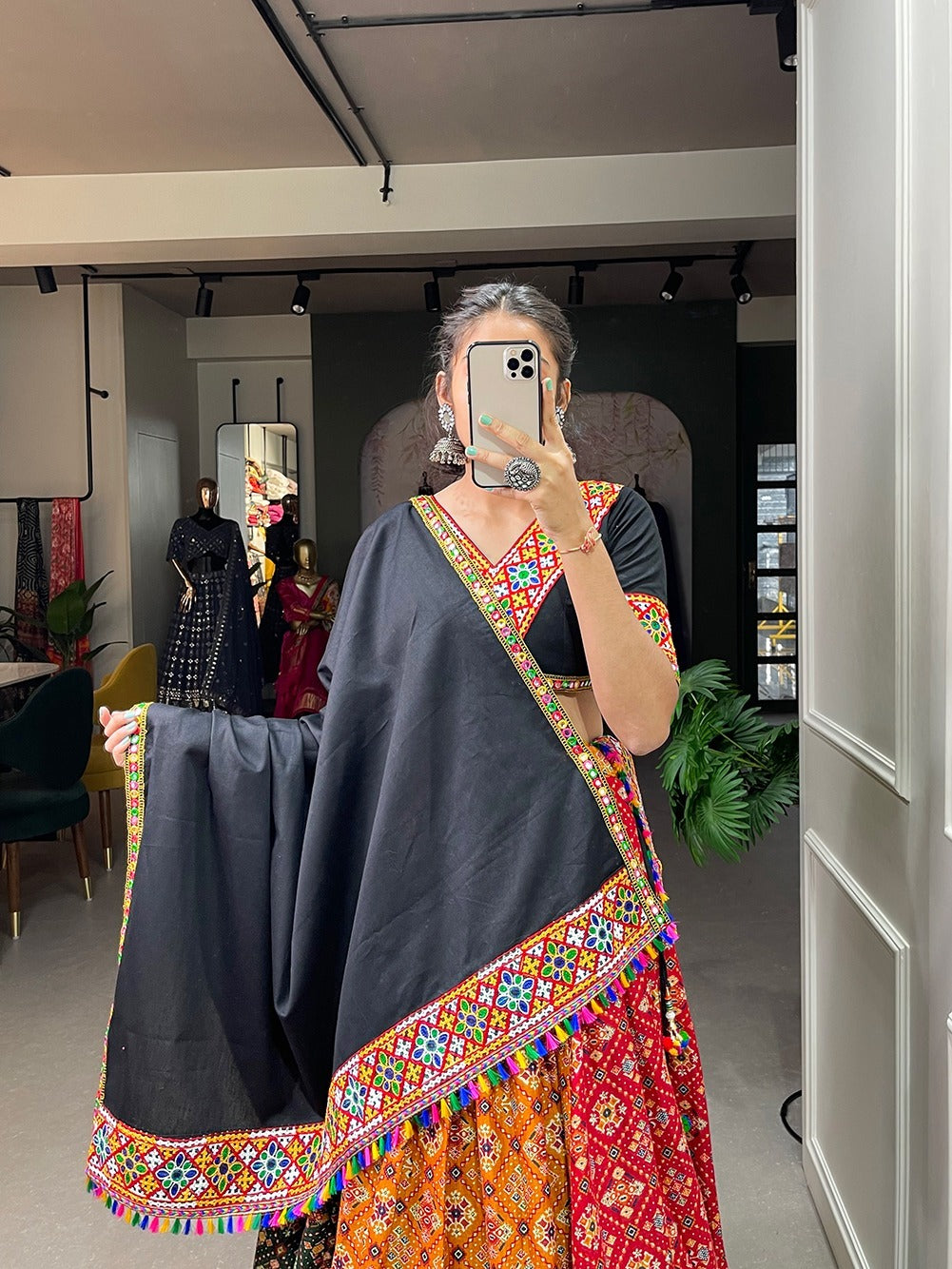 Buy Latest Collection of Designer Lehenga Cholis Online - Joshindia