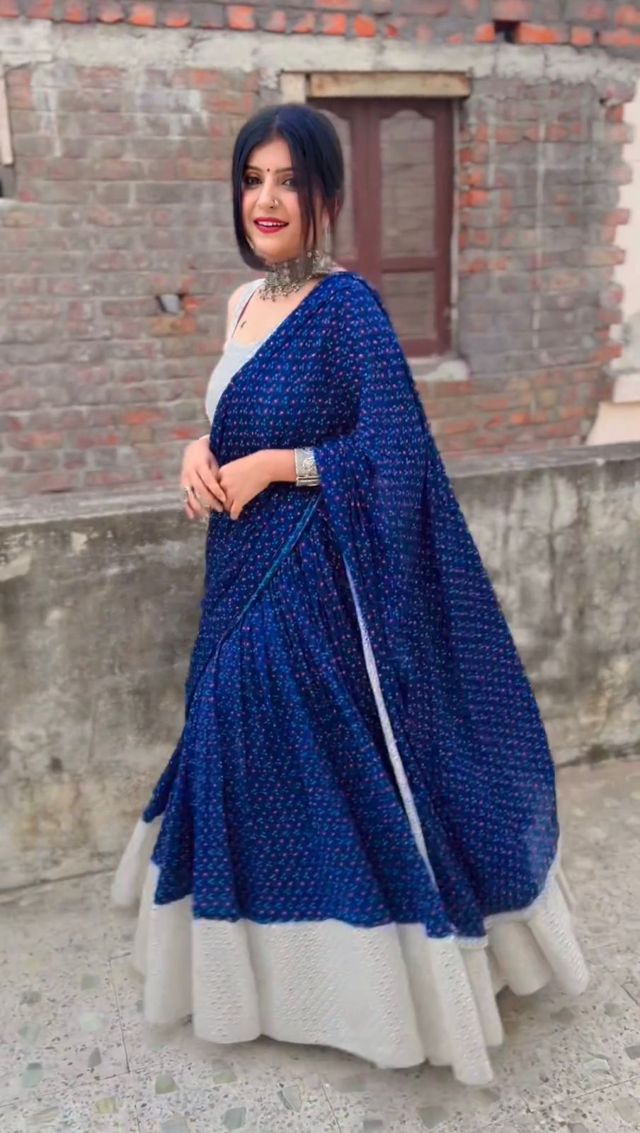 Buy Latest Indian Lehengas for Women Online - Joshindia