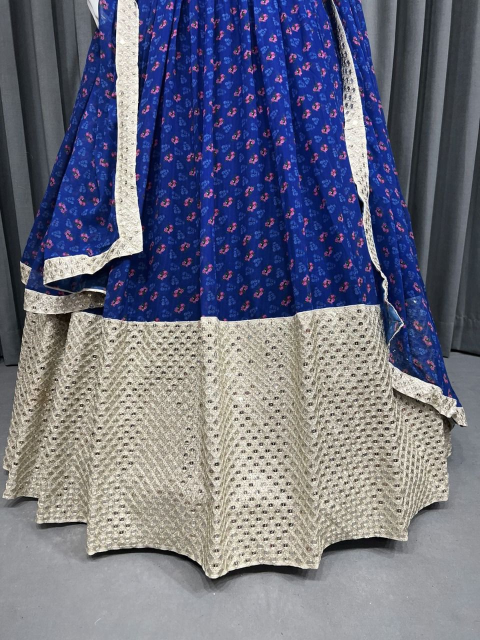 Buy Latest Indian Lehengas for Women Online - Joshindia