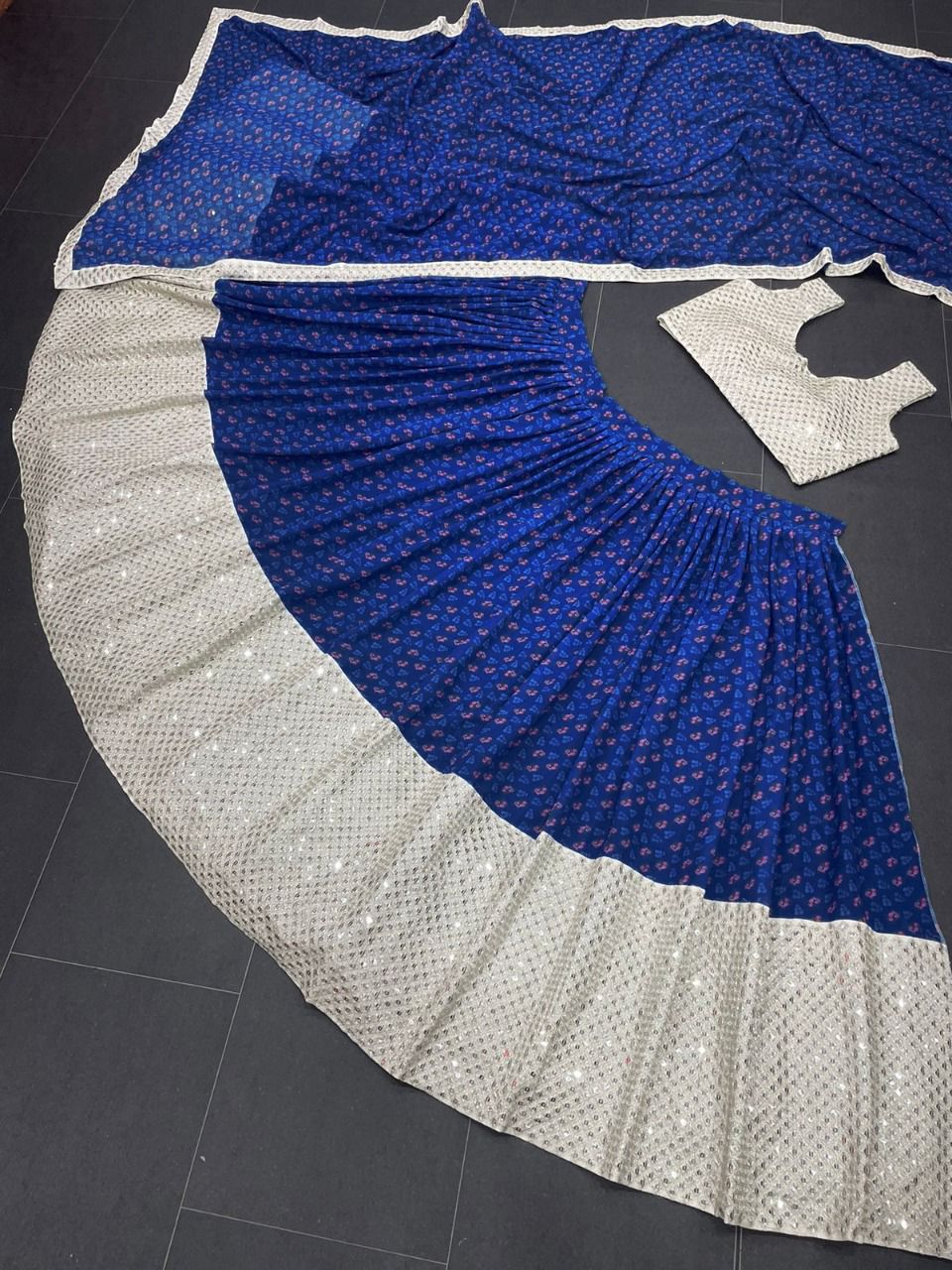 Buy Latest Indian Lehengas for Women Online - Joshindia