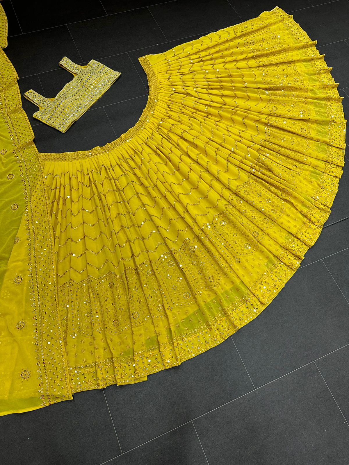 Buy Latest Collection of Designer Lehenga Choli Online - Joshindia