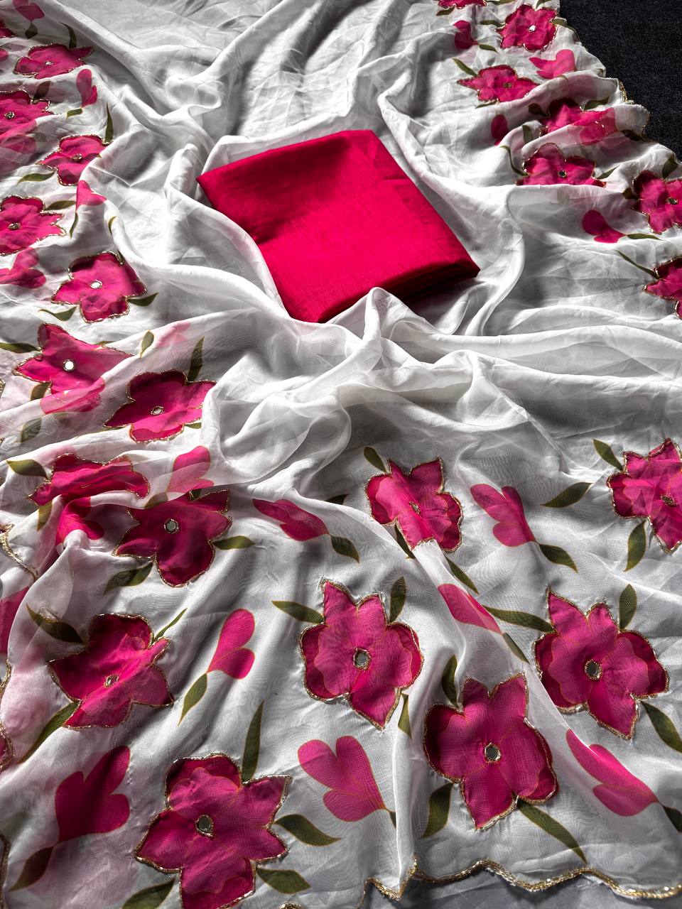 Super Rich Flower Print Saree with Handwork & Matching Rani Blouse