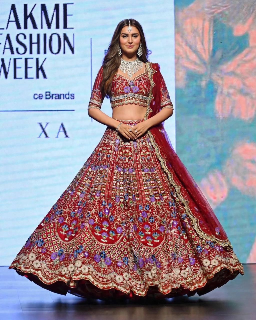DESIGNER BRIDALRED WEDDINGLEHENGA