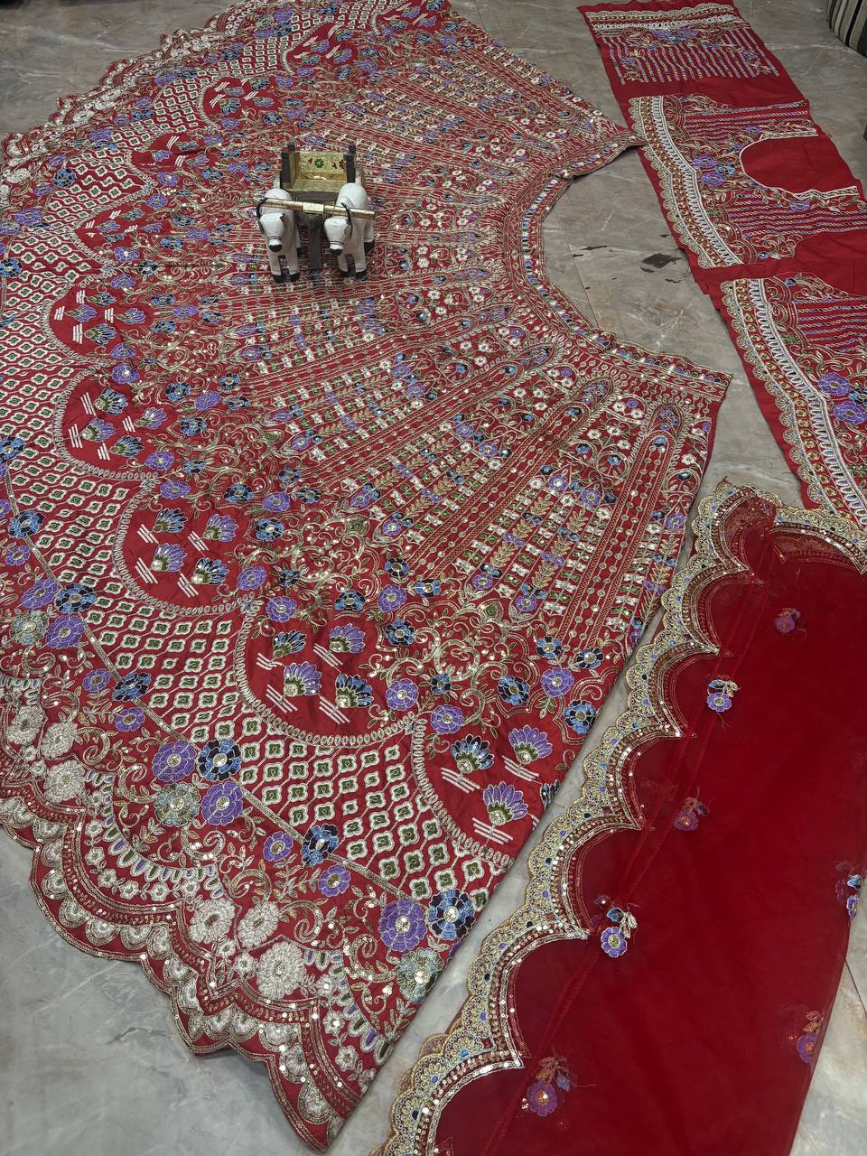 DESIGNER BRIDALRED WEDDINGLEHENGA