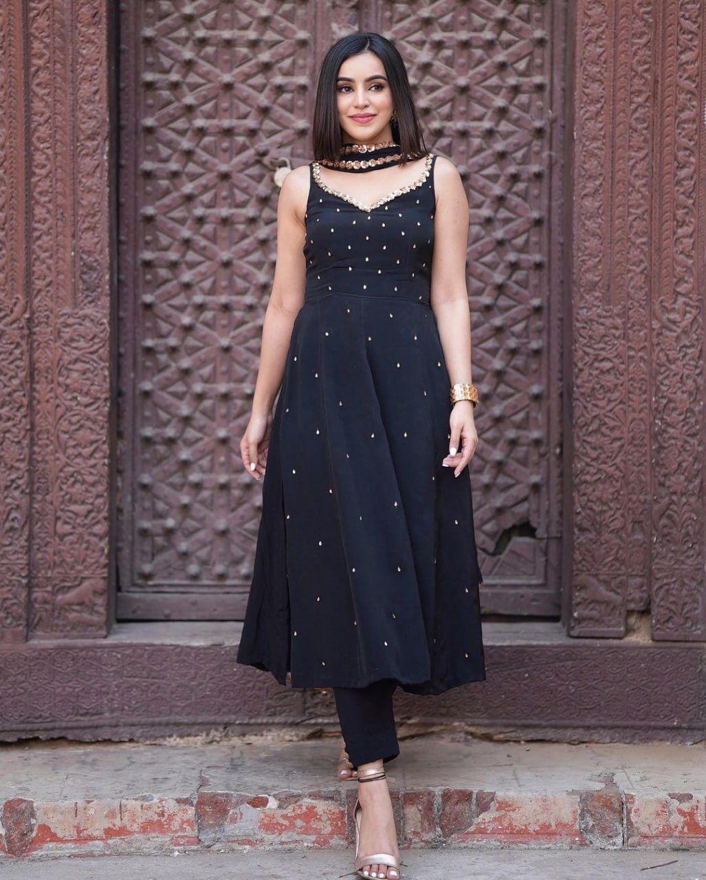 Buy Black Dupatta Kurtas Sets online in India - Joshindia