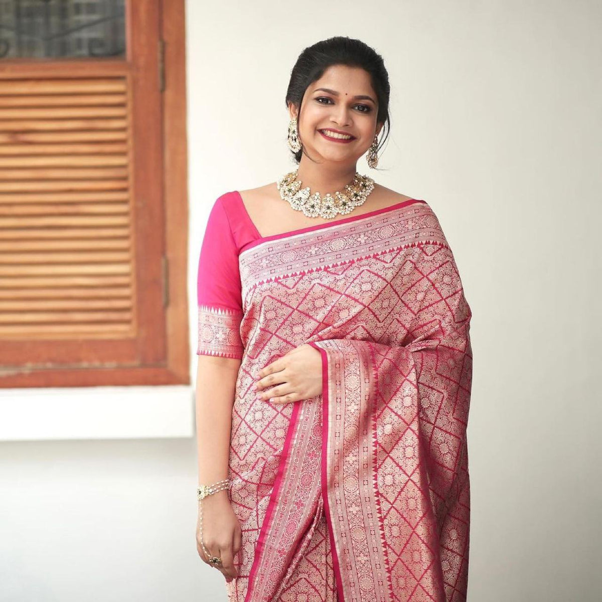 Latest pink color silk saree for amazing looks buy now - Joshindia