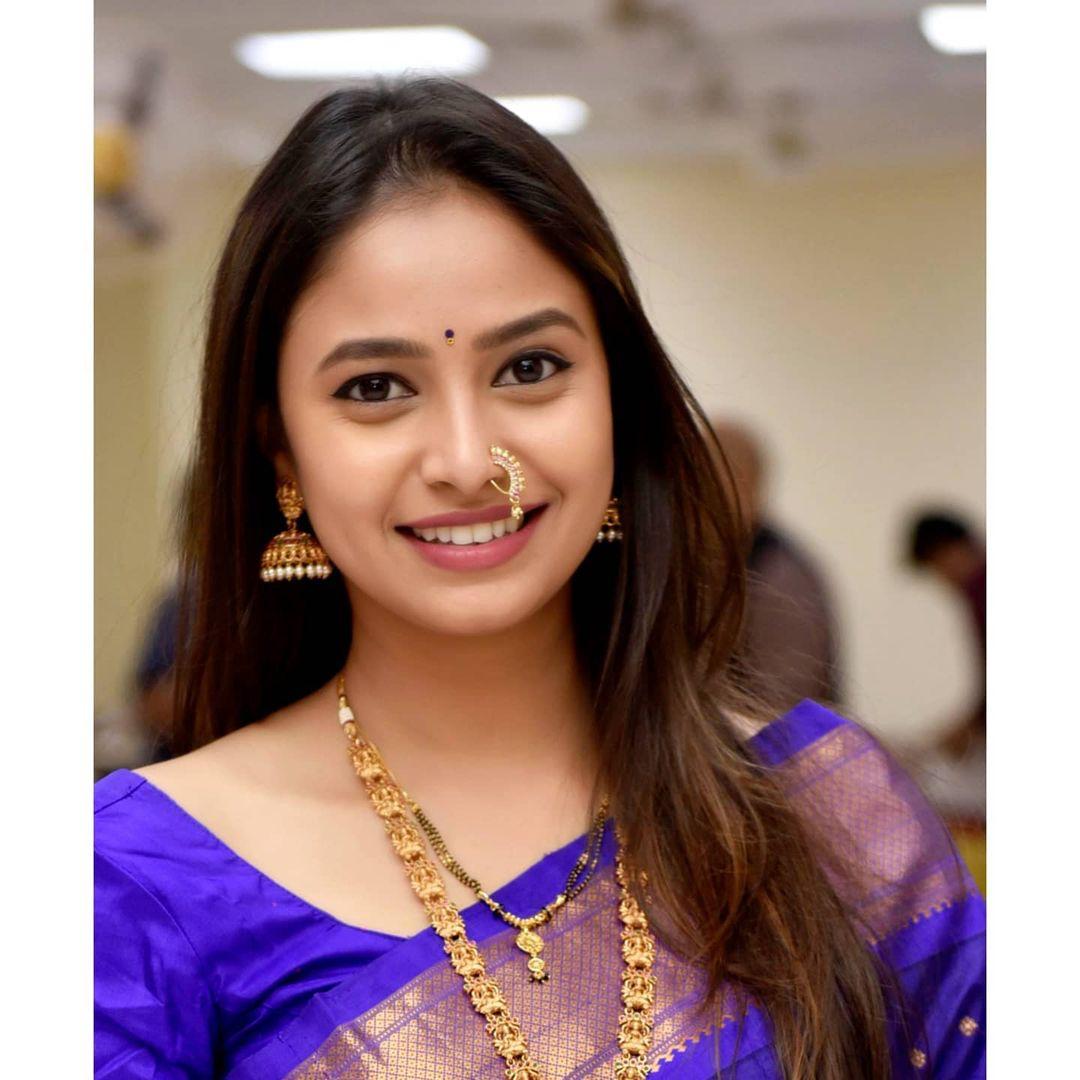 Traditional blue silk saree online at affordable rate - Joshindia