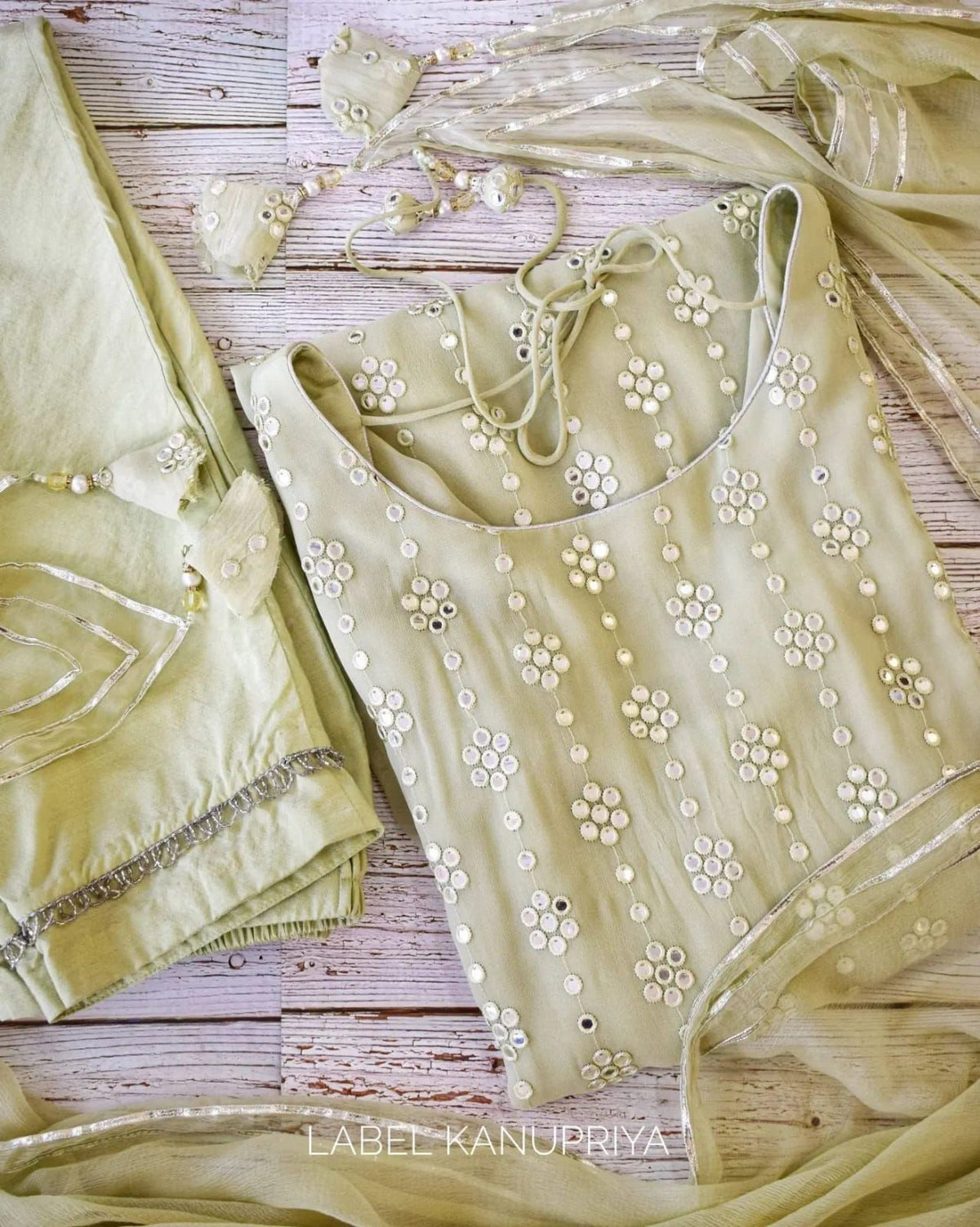 Trendy yellow color Lucknowi style kurta set at best price buy now - Joshindia