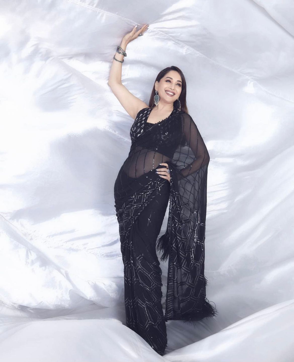 Buy Black Saree Online at Best Prices In India - Joshindia