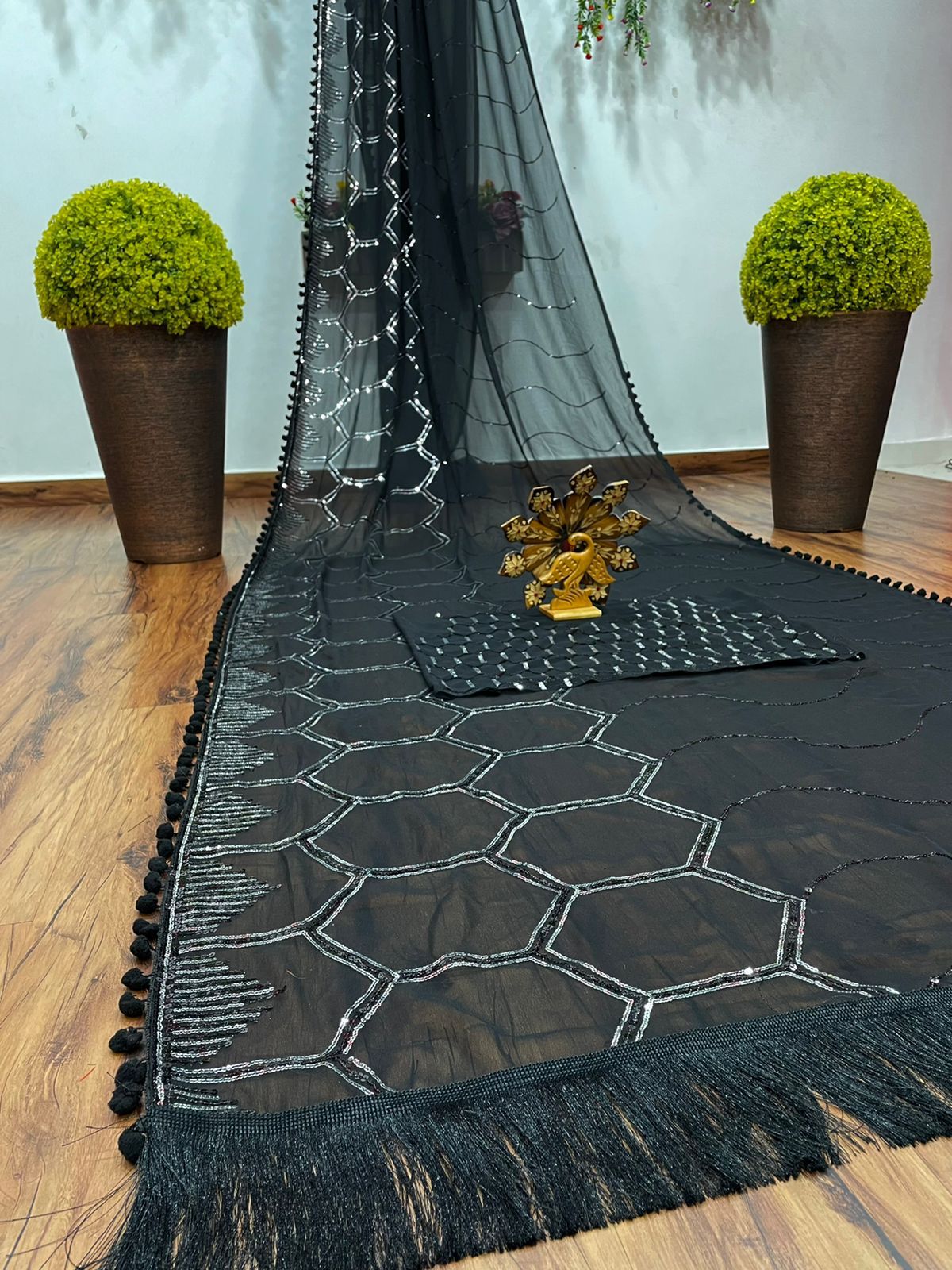 Buy Black Saree Online at Best Prices In India - Joshindia