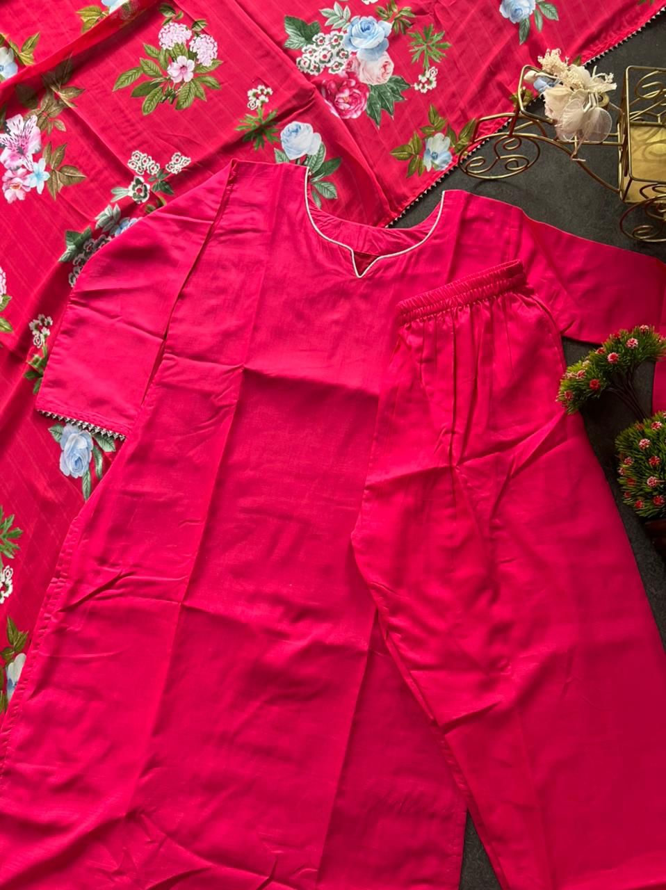Buy Pink color lucknowi style kurta set for stylish look - Joshindia
