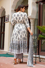 Buy Grey color lucknowi style kurta set for stylish look - Joshindia