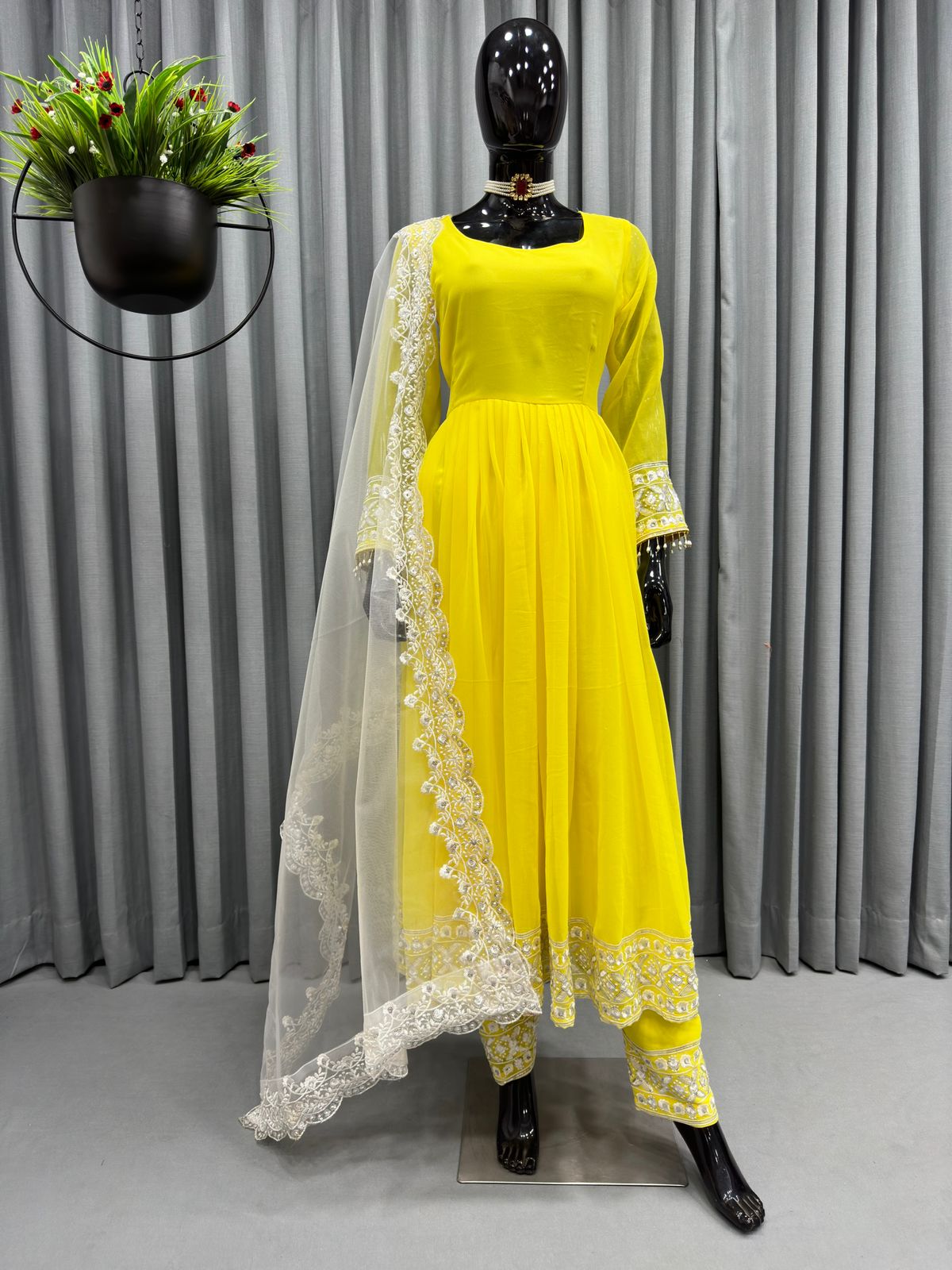 Trendy lucknowi style kurta set for stylish look - Joshindia