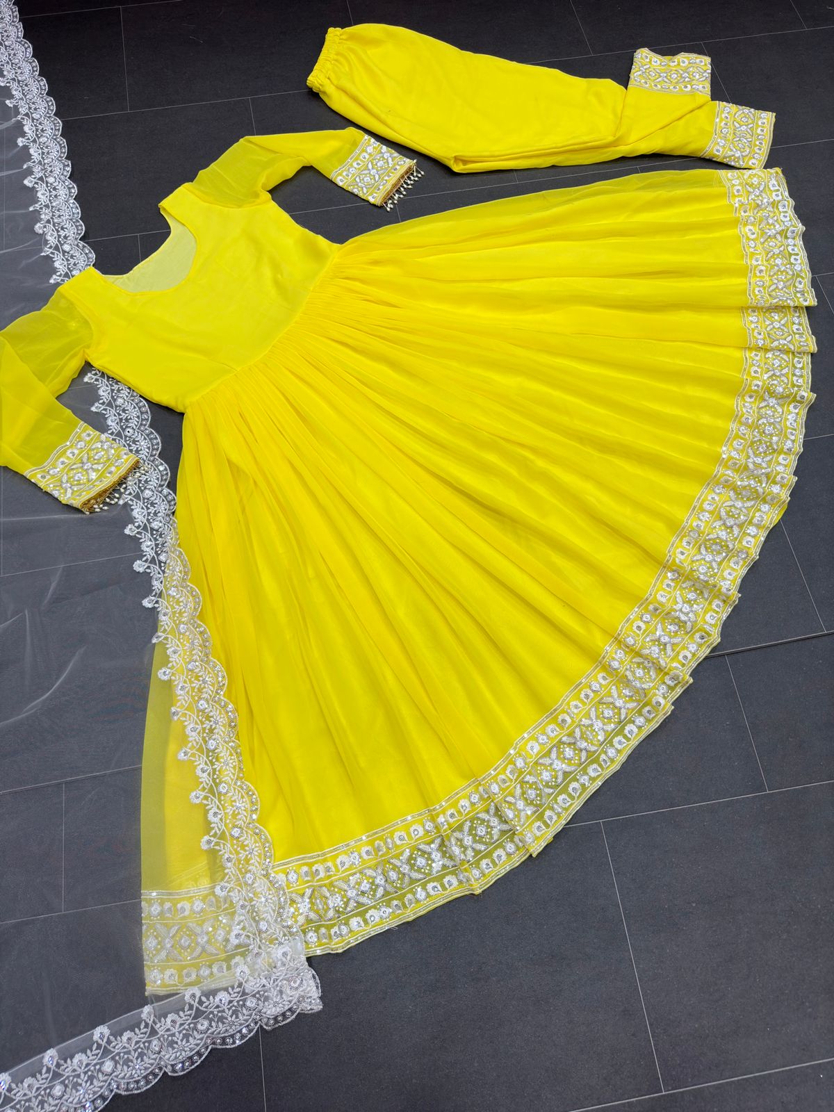 Trendy lucknowi style kurta set for stylish look - Joshindia