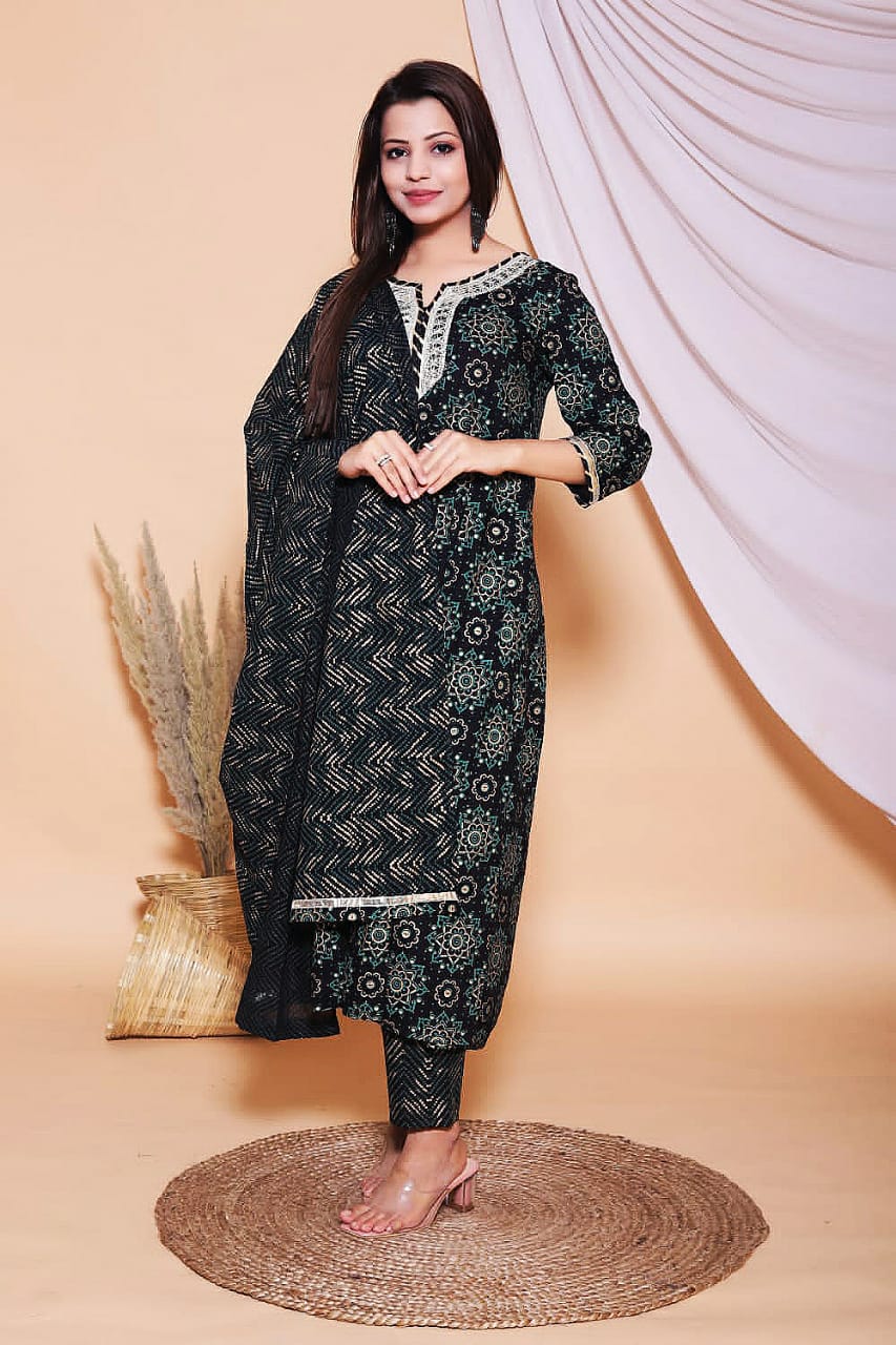 Buy Green color lucknowi style kurta set for stylish look - Joshindia