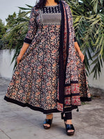 Premium pure Reyon print full flair Anarkali kurti withpant paired up with malmal dupatta - Joshindia