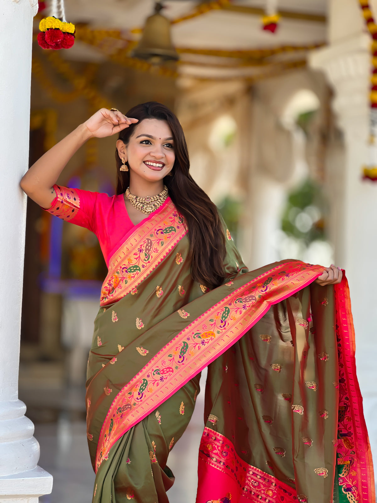 Woven Golden Border Design Silk Blend Paithani Saree