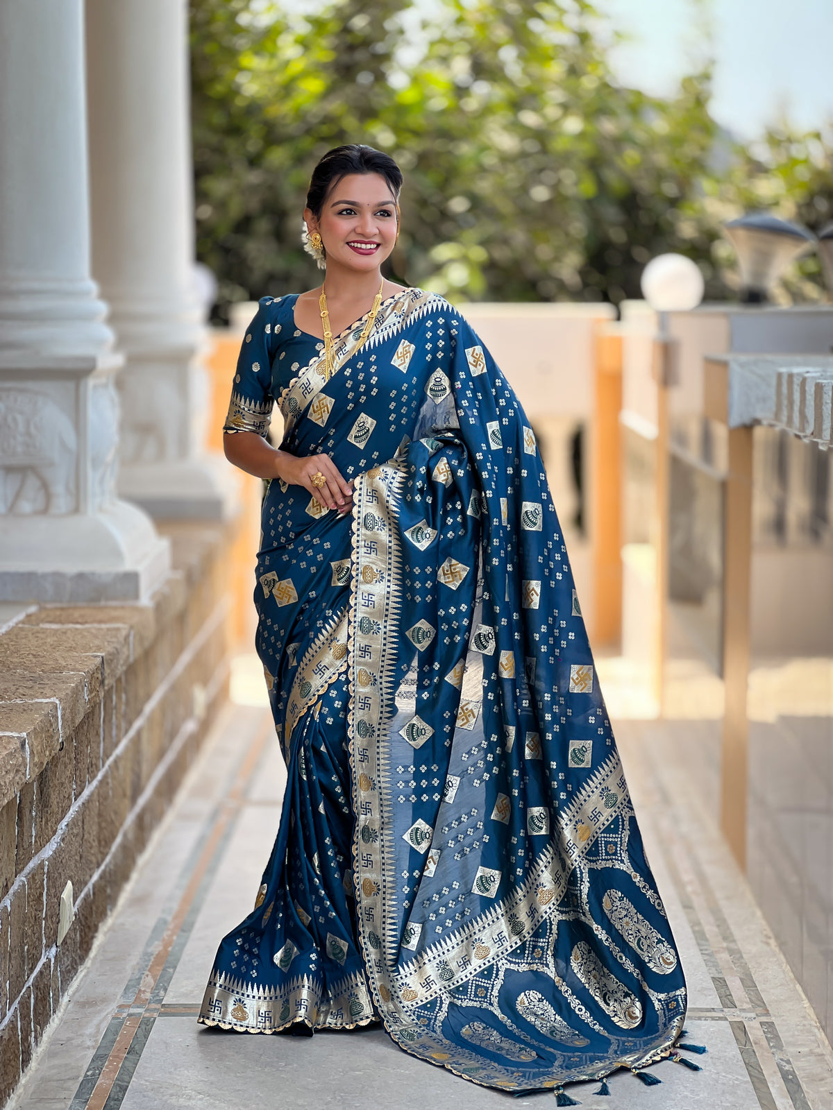 Women Ethnic Woven Design Zari Dola Silk Banarasi Saree