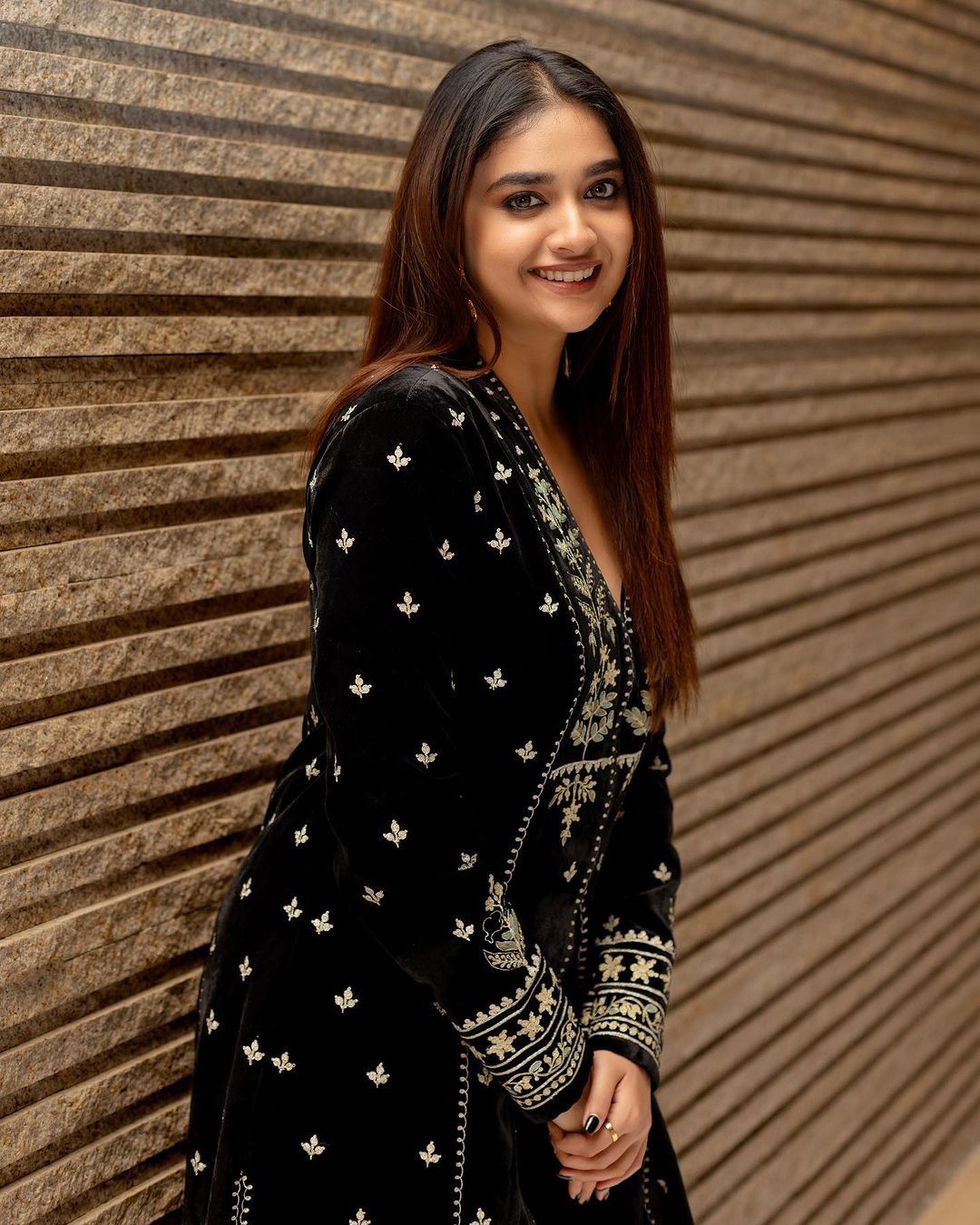 Buy Trendy Black Gown Online in India - Joshindia