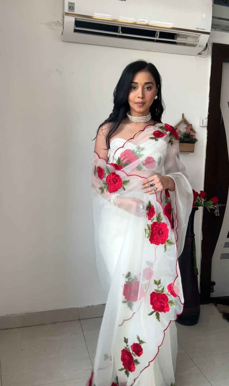 Buy White Sarees Online at Best Prices In India - Joshindia