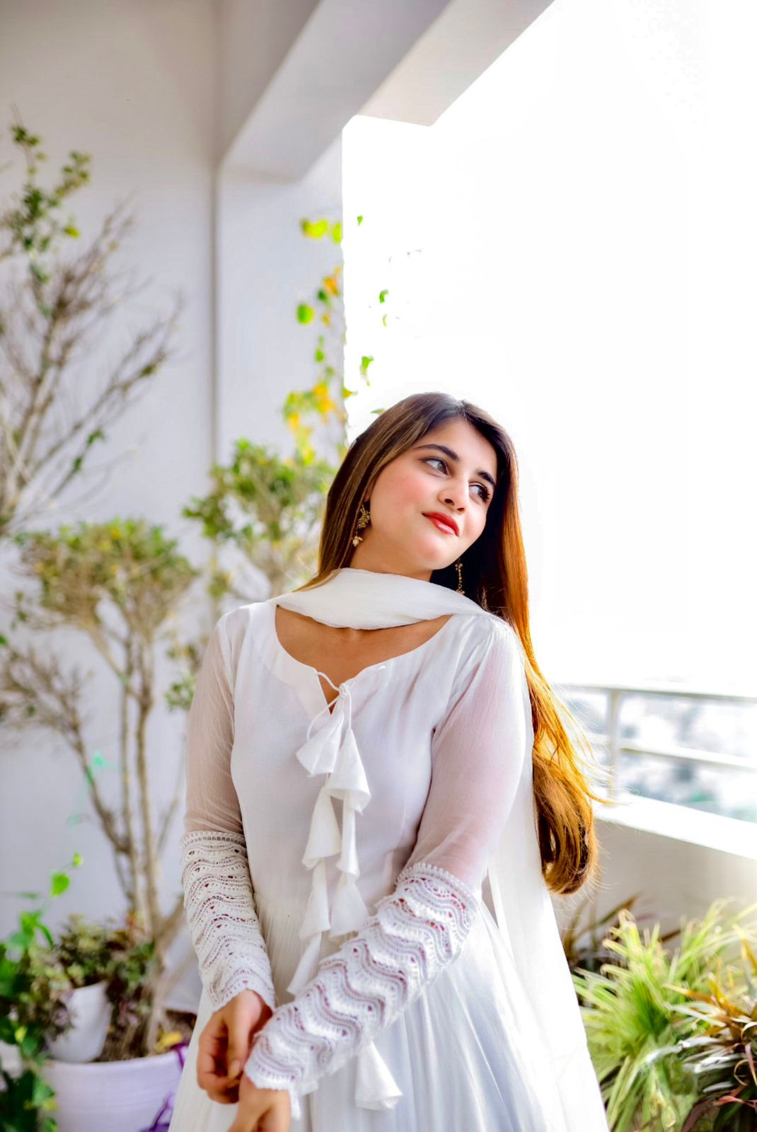 Buy White Womens Gowns Online at Best Prices In India - Joshindia