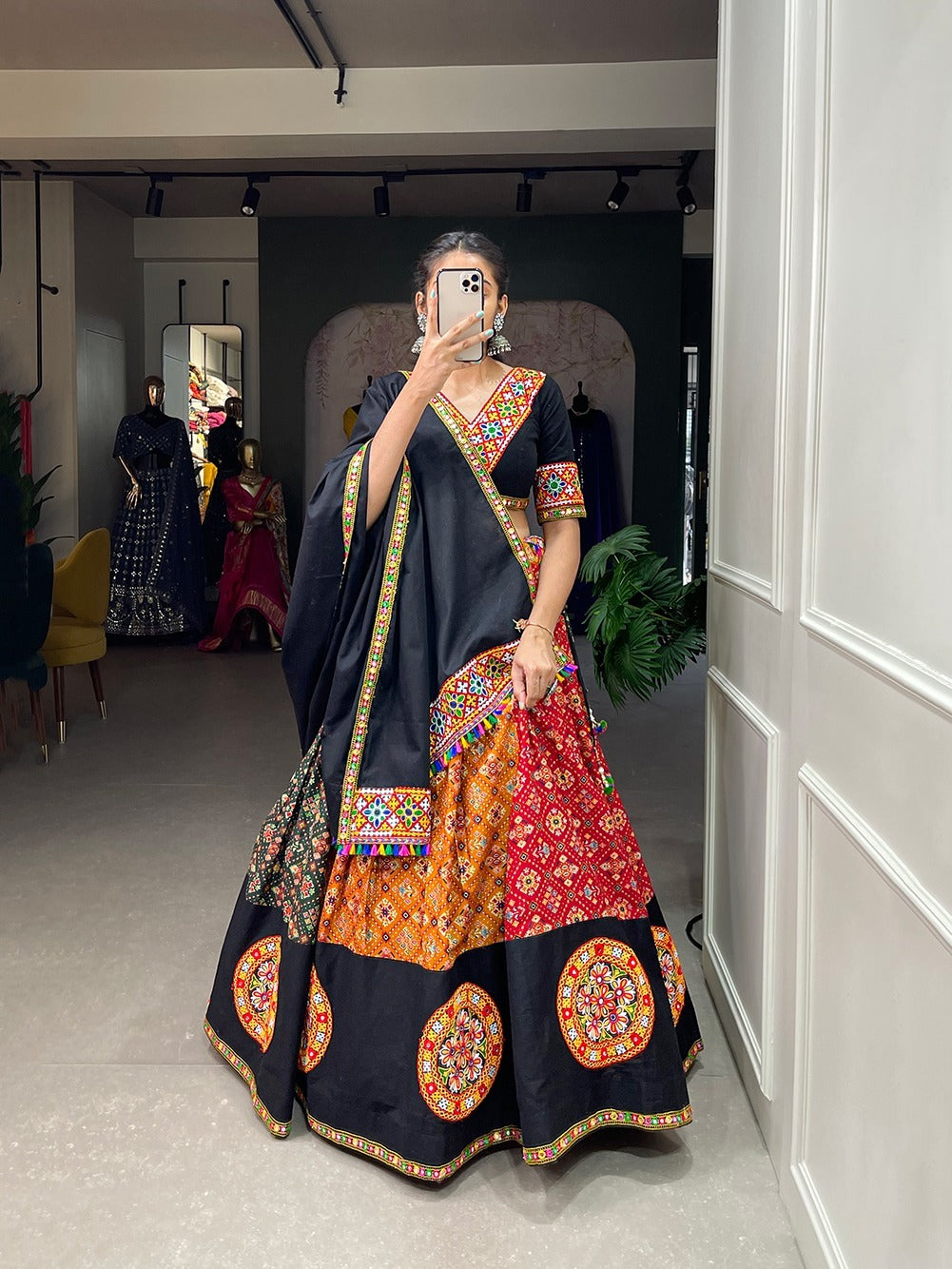 Buy Latest Collection of Designer Lehenga Cholis Online - Joshindia