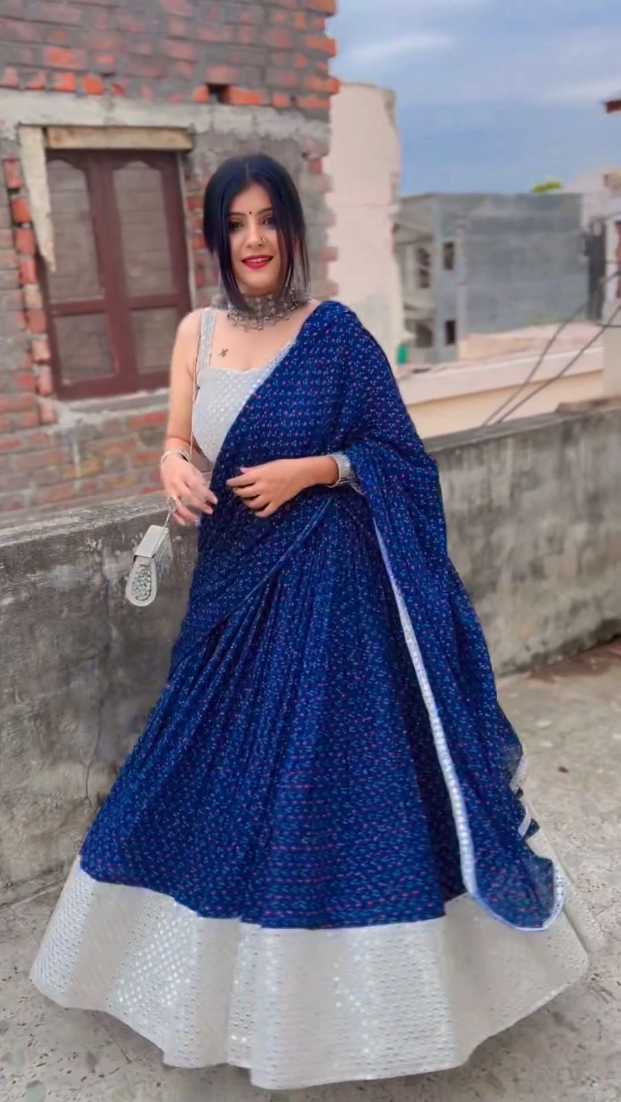 Buy Latest Indian Lehengas for Women Online - Joshindia