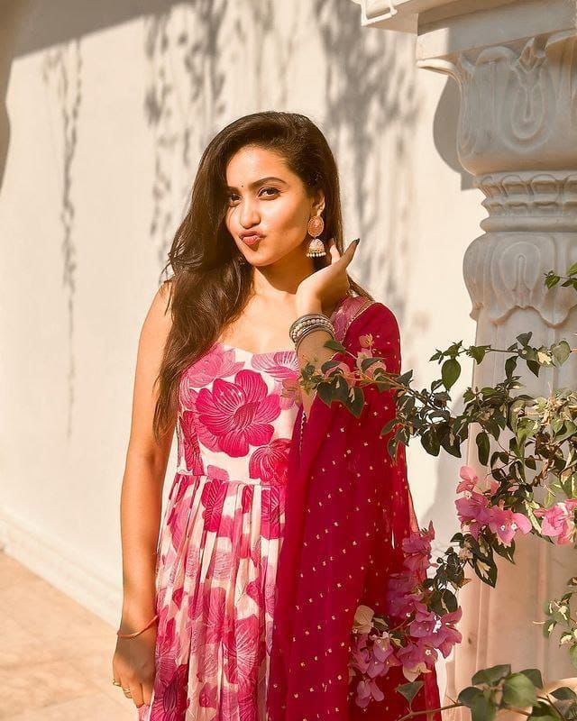 Buy Pink Kurtas Sets online in India - Joshindia