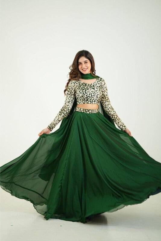 Ivory Lehenga Set With Bottle Green Dupatta - Joshindia