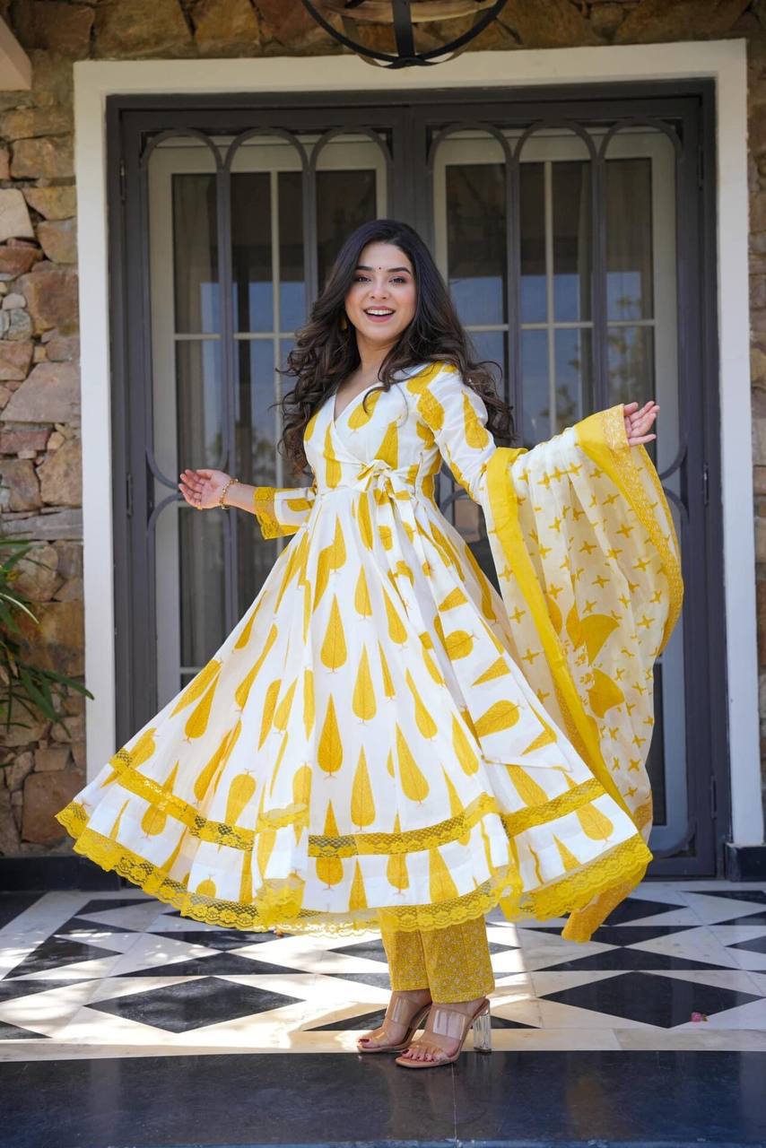white dress with yellow Buy Floral Short for Women model is a true x Yellow Derby Dress and White