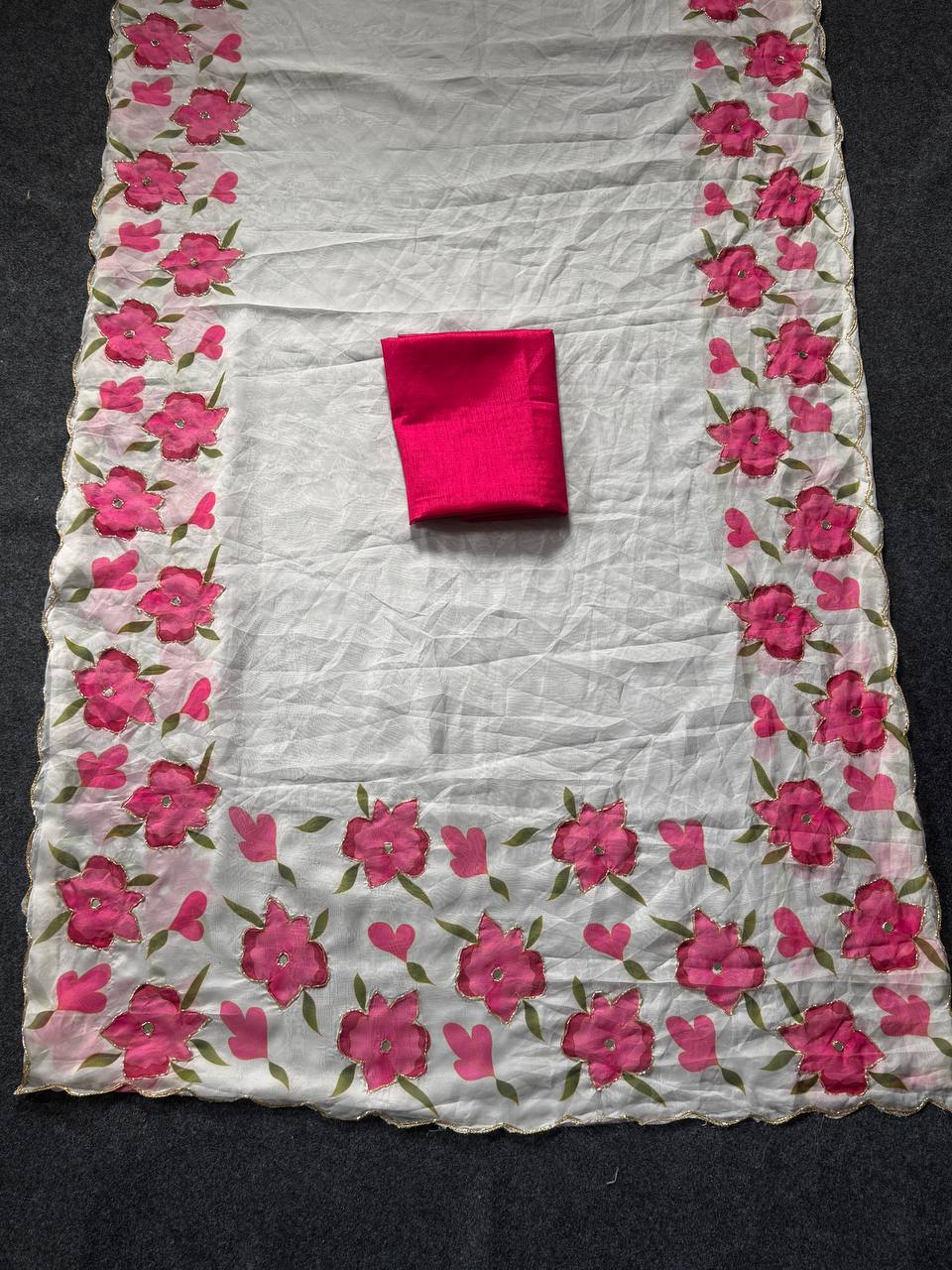 Super Rich Flower Print Saree with Handwork &amp; Matching Rani Blouse