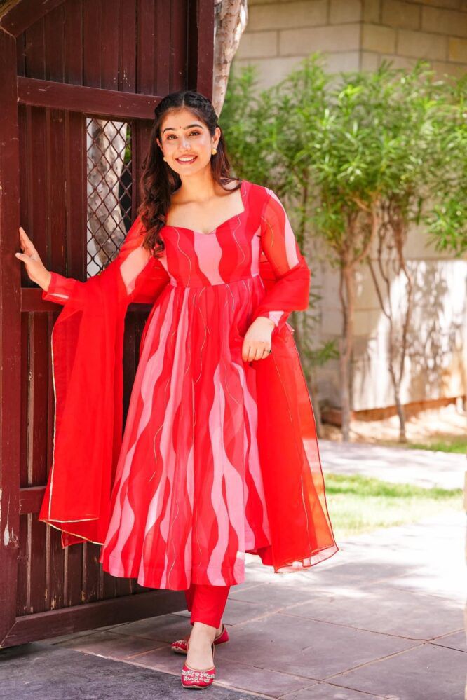 Buy Trendy Red Kurtas Online in India - Joshindia