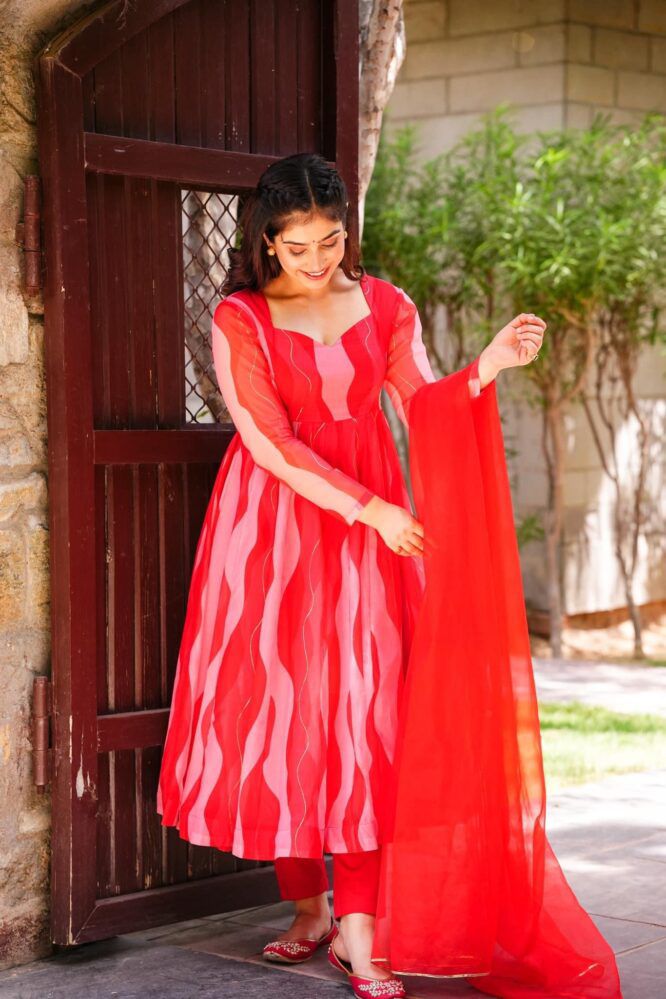 Buy Trendy Red Kurtas Online in India - Joshindia