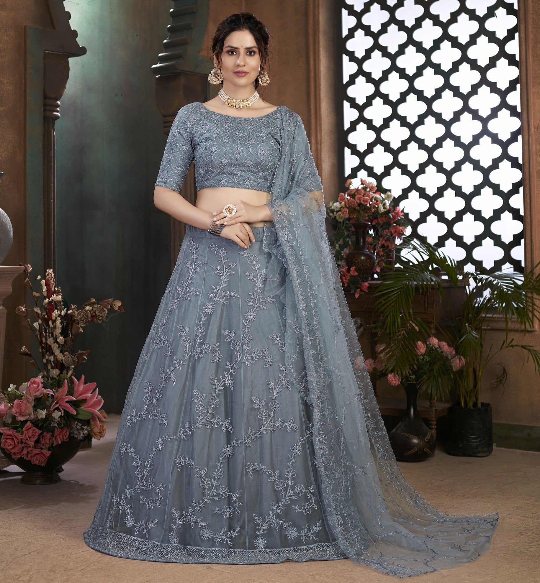 Alia Bhatt Wedding Dress Sabyasachi Lehanga Color and Design in Ranbir  Kapoor Marriage - Alia Bhatt Wedding Dress: लहंगे में कमाल लगती हैं आलिया  भट्ट, शादी से पहले देख लीजिए ये किलर