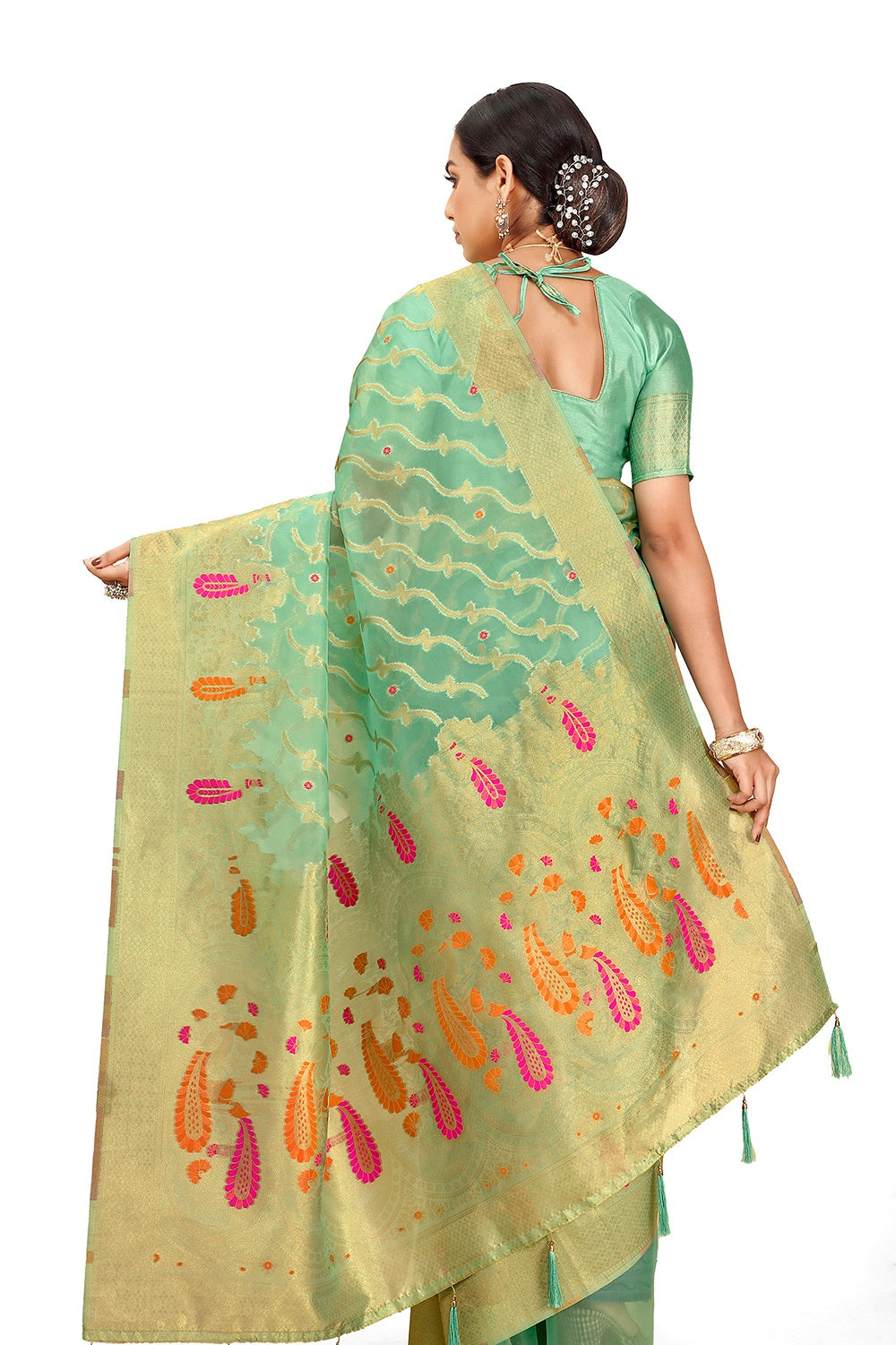 Glorious Green color kanjivaram silk saree Buy Now - Joshindia