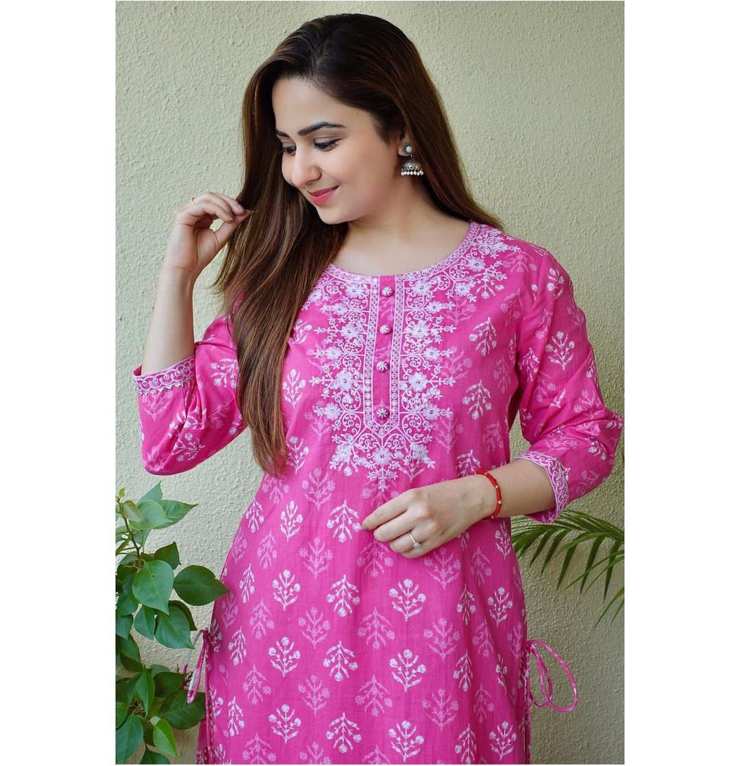 Buy Pink color lucknowi style kurta set for stylish look - Joshindia