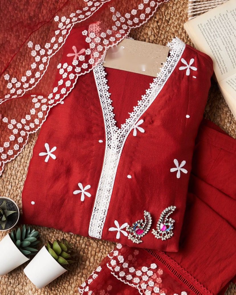 Buy Redcolor lucknowi style kurta set for stylish look - Joshindia