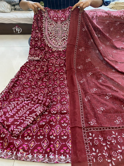 Trendy Marun color lucknowi style kurta set for stylish look