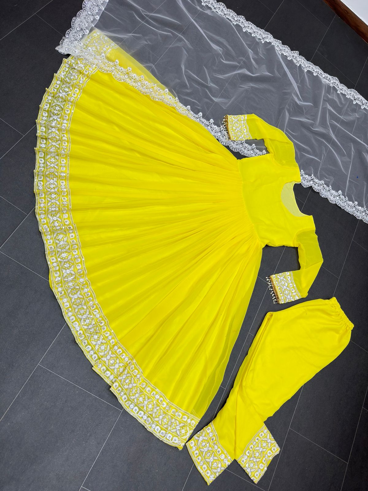 Trendy lucknowi style kurta set for stylish look - Joshindia