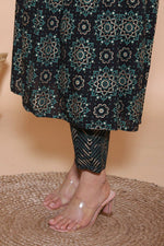 Buy Green color lucknowi style kurta set for stylish look - Joshindia