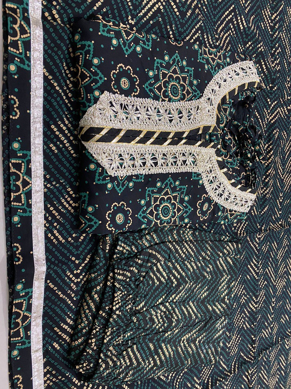 Buy Green color lucknowi style kurta set for stylish look - Joshindia
