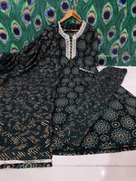 Buy Green color lucknowi style kurta set for stylish look - Joshindia