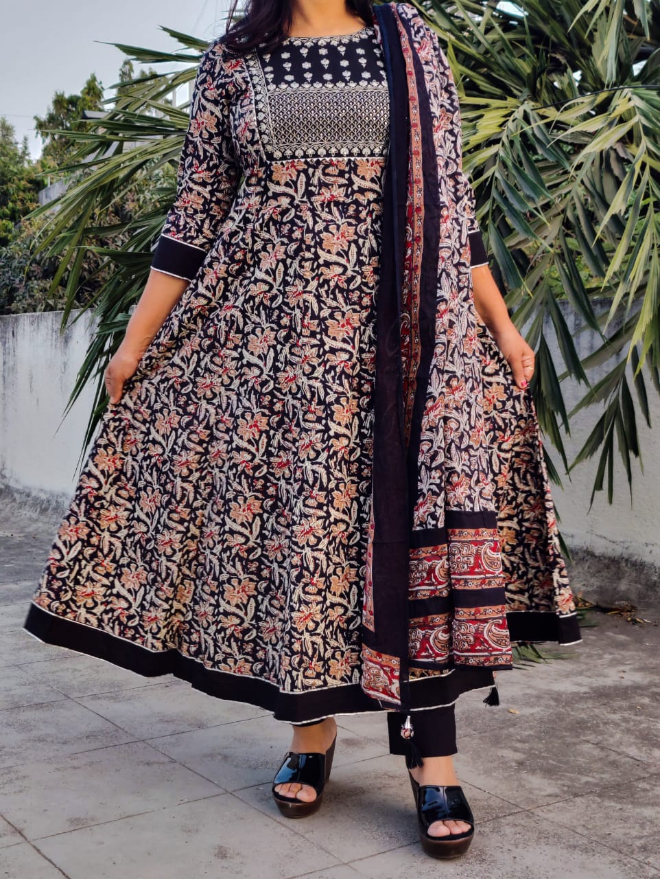 Premium pure Reyon print full flair Anarkali kurti withpant paired up with malmal dupatta - Joshindia