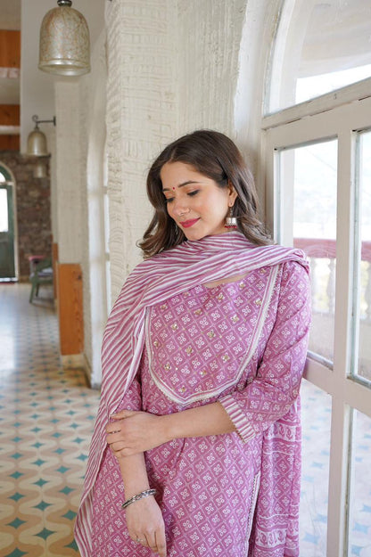 Latest Beautiful cotton printed kurti with pant , duptta